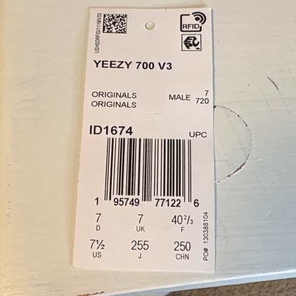 Yeezy 700 V3 Fade Salt Men’s 7.5 LIKE NEW! W/Box